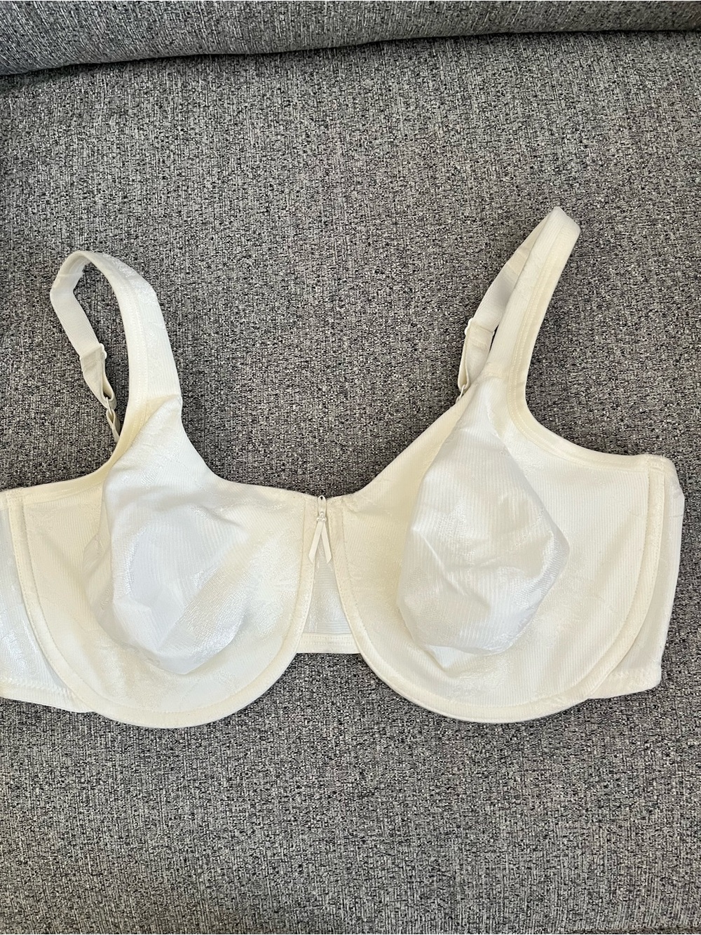 Vanity Fair Cream Full-Coverage Underwire Bra